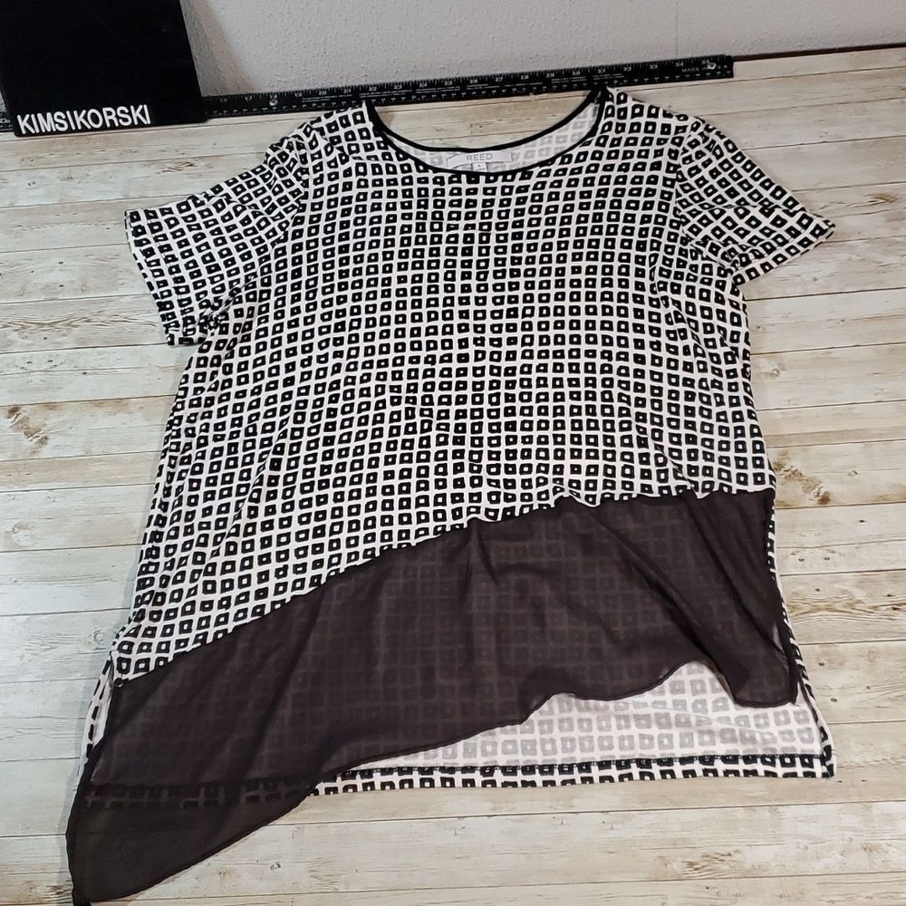 Reed Asymmetrical Black Mesh Black & White Square Pattern Short Sleeve Top Large